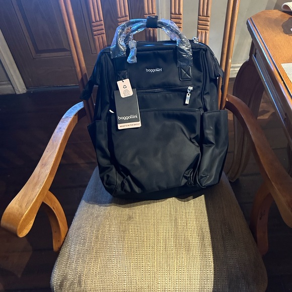 Baggallini Handbags - Baggallini Black SoHo Backpack